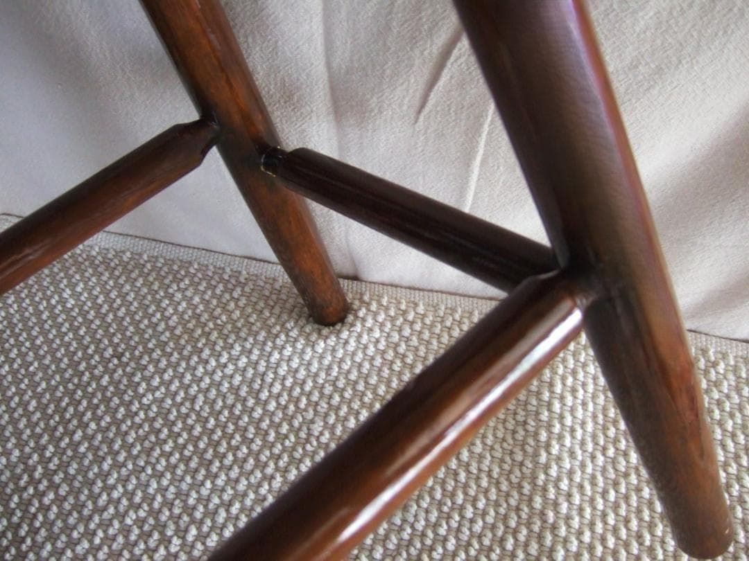 レトロ　木製無垢材　くさび止め　丸椅子　ウォールナットカラー　スツール　楔クサビ