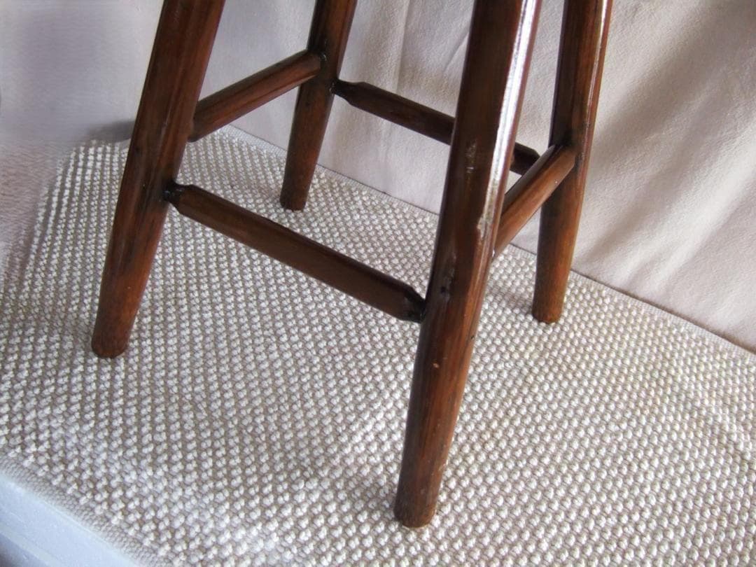 レトロ　木製無垢材　くさび止め　丸椅子　ウォールナットカラー　スツール　楔クサビ