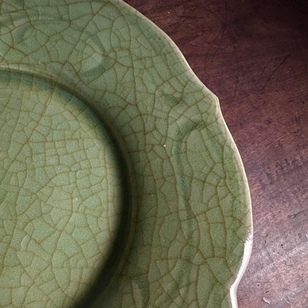 希少 青磁 平鉢 龍泉窯 陰刻 中国古玩 七官青磁 明〜清代初期 共箱