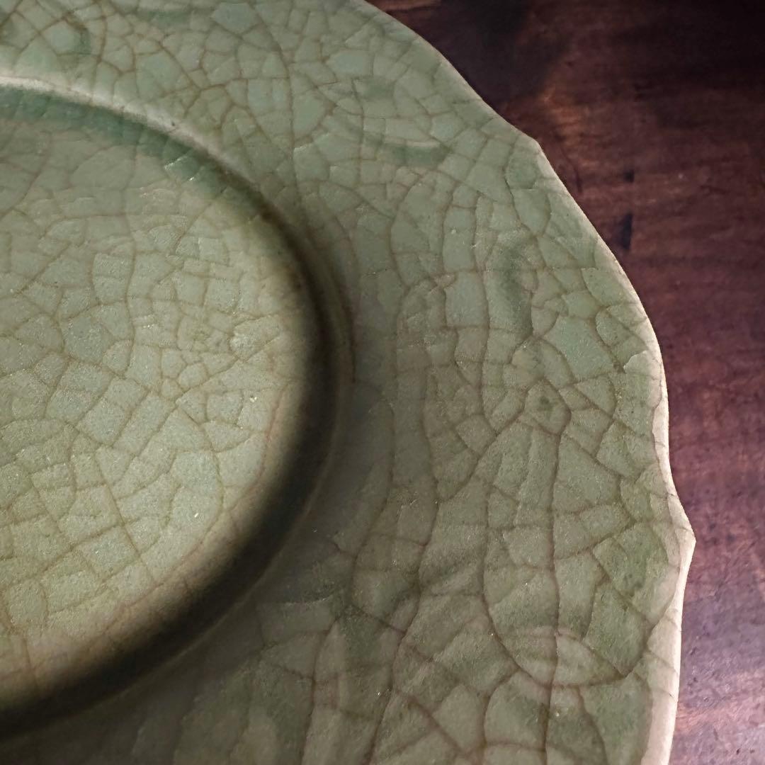 希少 青磁 平鉢 龍泉窯 陰刻 中国古玩 七官青磁 明〜清代初期 共箱