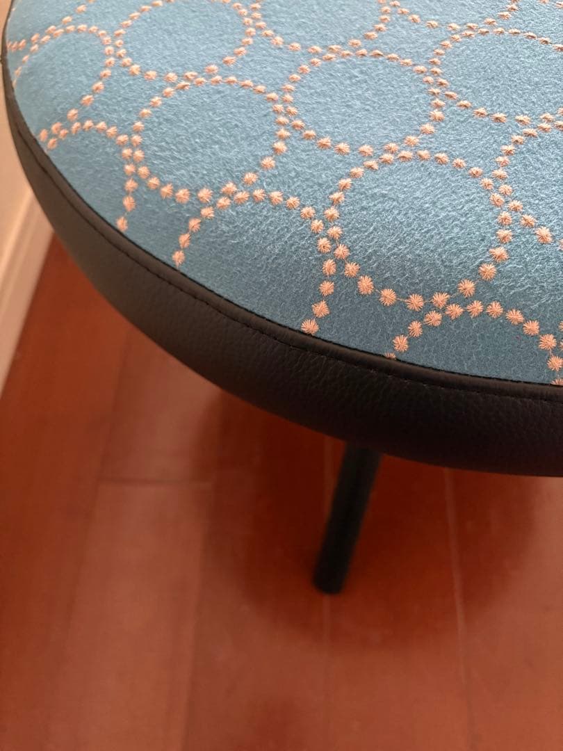 ミナペルホネン“タンバリン／本革で設えたスツール②”