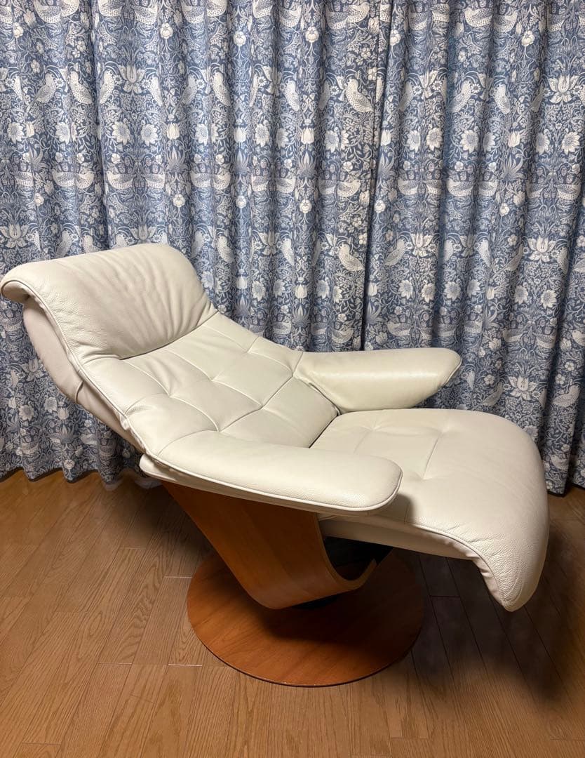 ま*う様 カリモク ザ・ファースト リクライニングチェア オットマン付