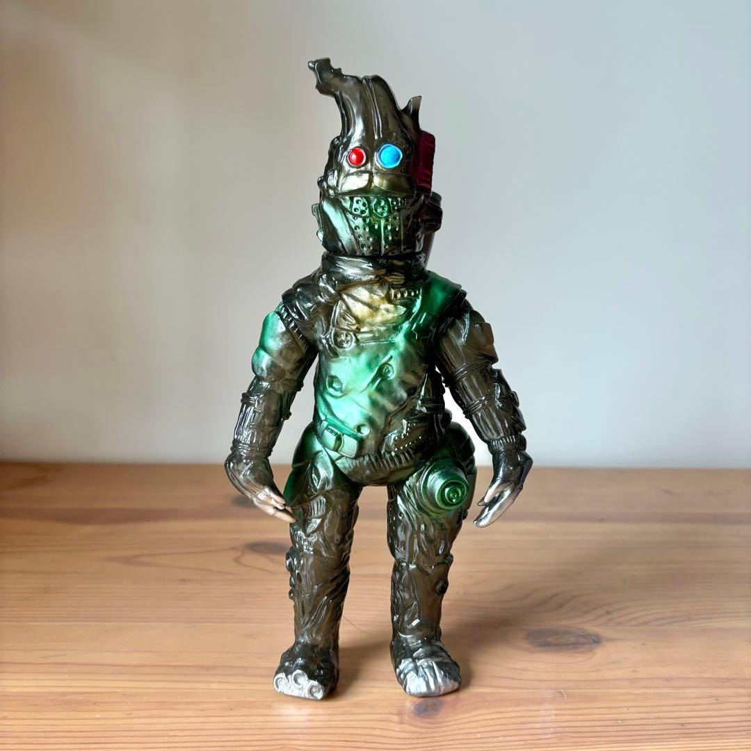 怪獣軒×ドリームロケット《インバス星人》クリアブラック成形 ソフビ