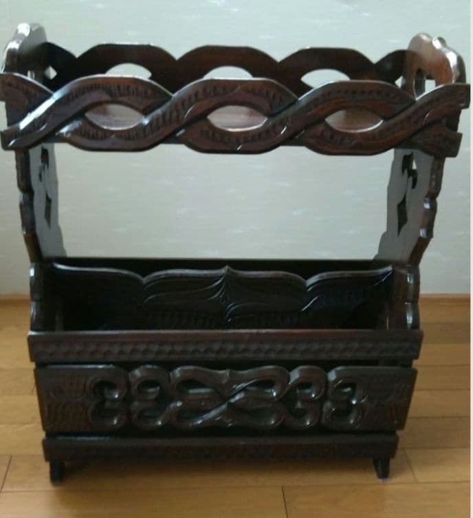 アイヌ模様 木製マガジンラック