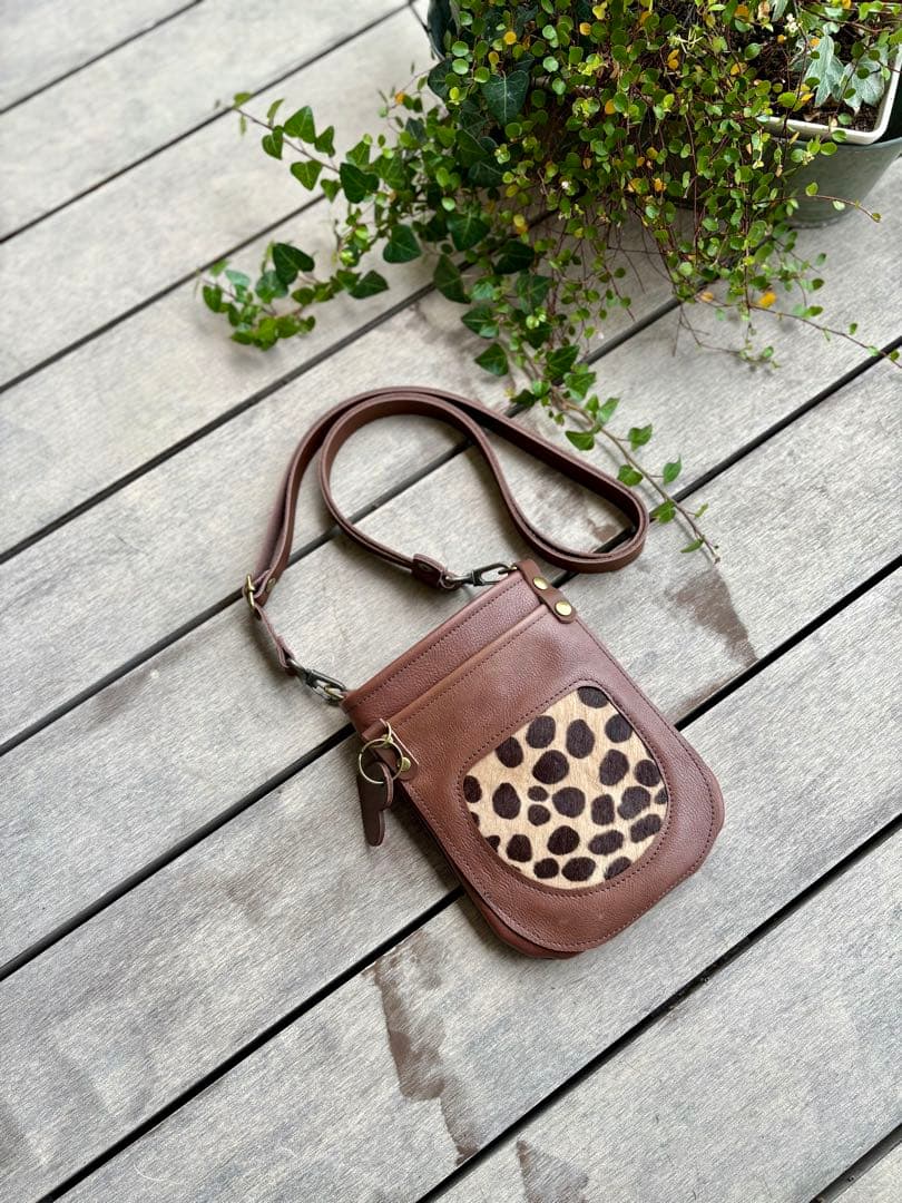 牛革ブラウン、ハラコダルメシアンのポシェットシザーケース