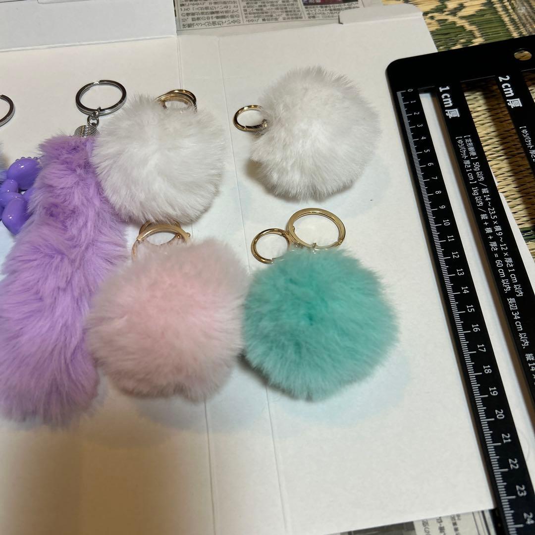 カラフルファーキーホルダー8個セット - メルカリ