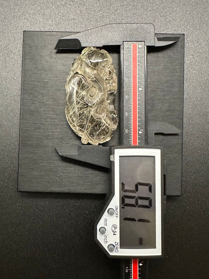 ルチルクォーツ彫物（如意）