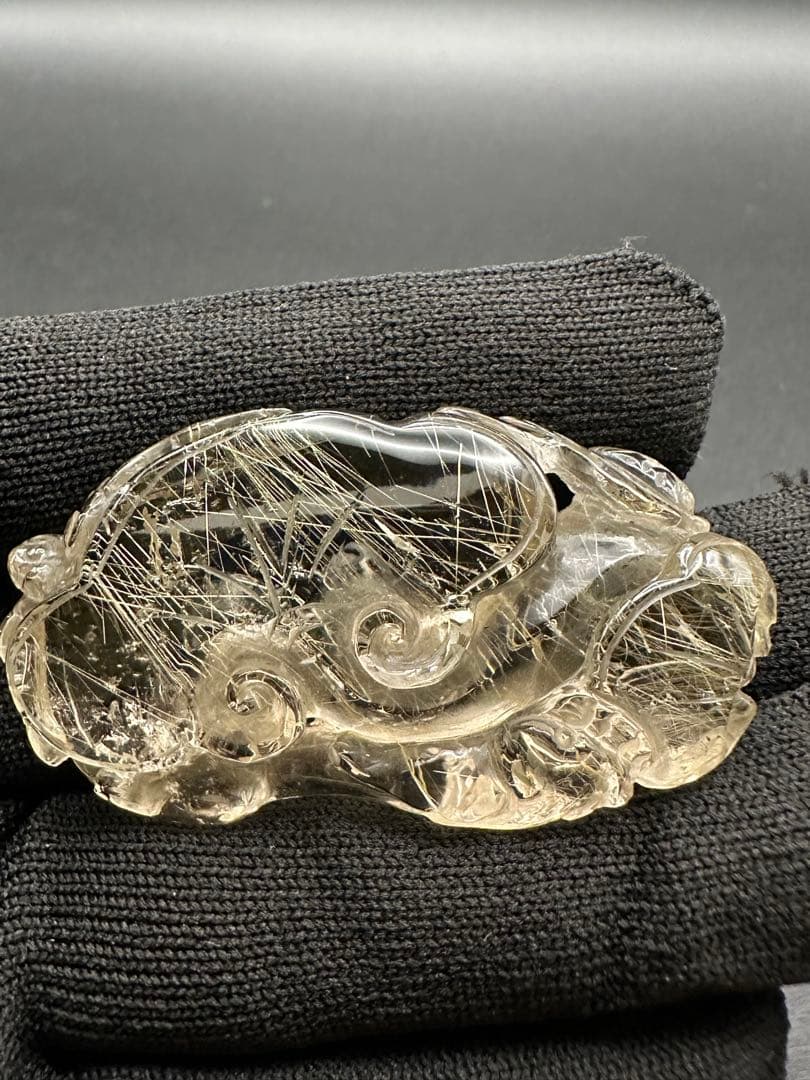 ルチルクォーツ彫物（如意）