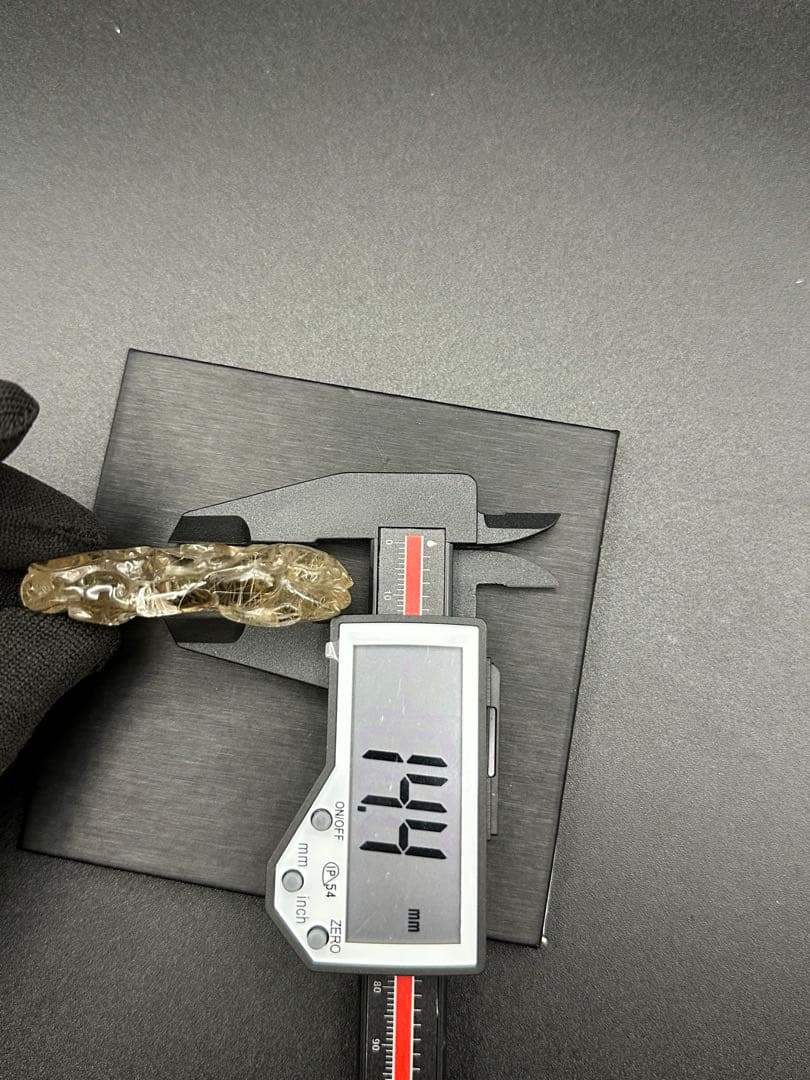 ルチルクォーツ彫物（如意）