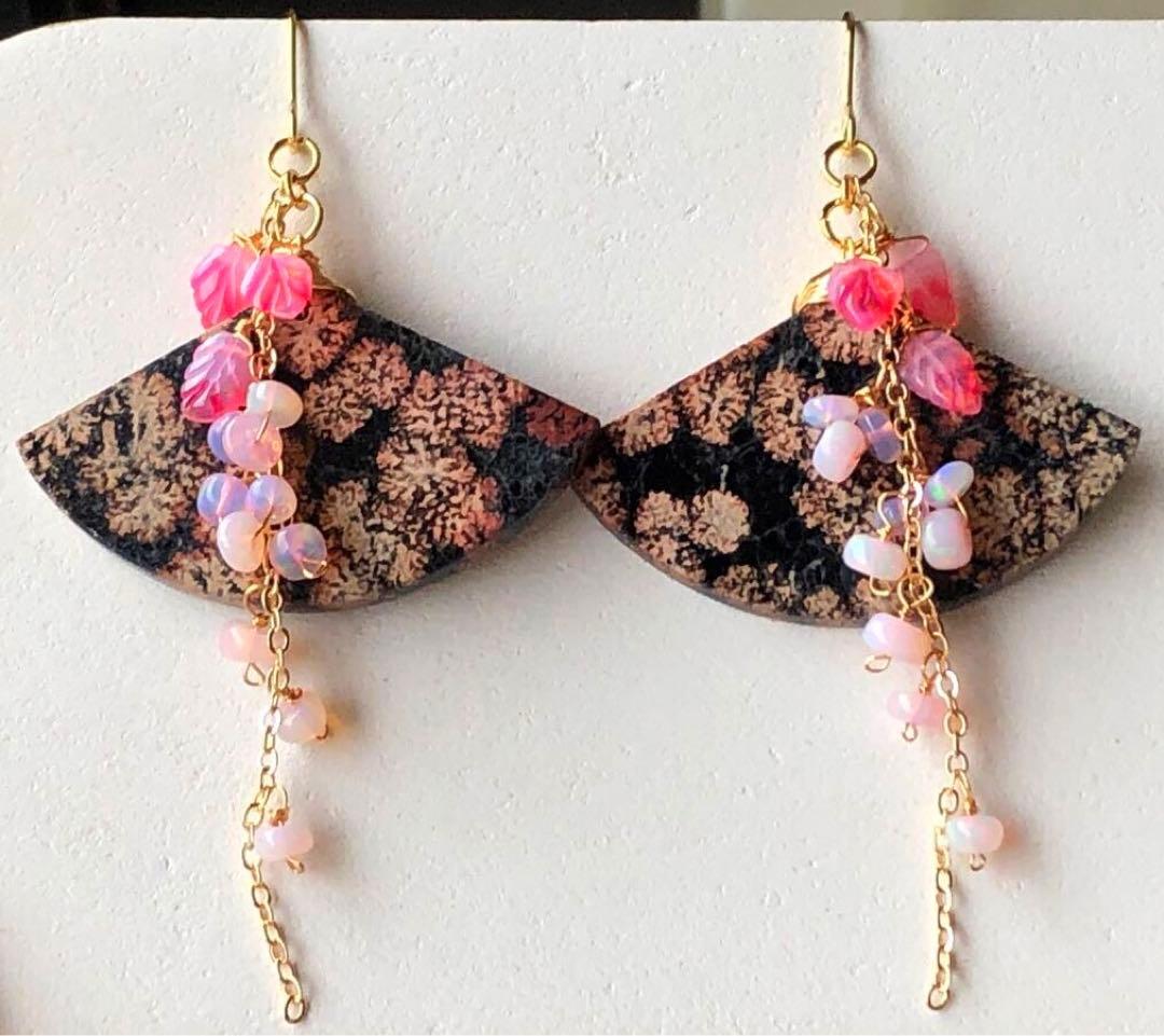 天然石♡レア♡桜舞散るレッドスノーフレークオブシディアンのピアス14kgf