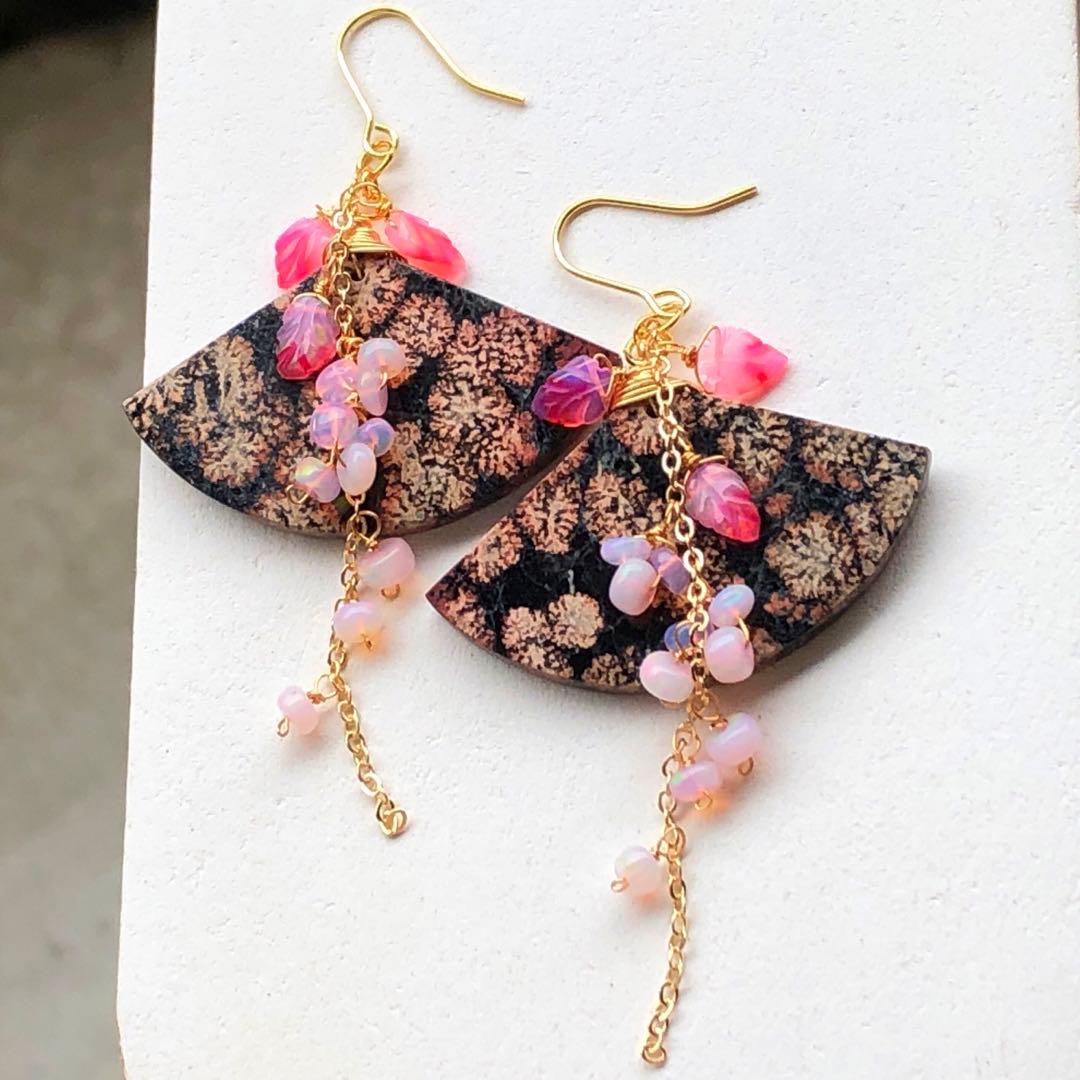 天然石♡レア♡桜舞散るレッドスノーフレークオブシディアンのピアス14kgf