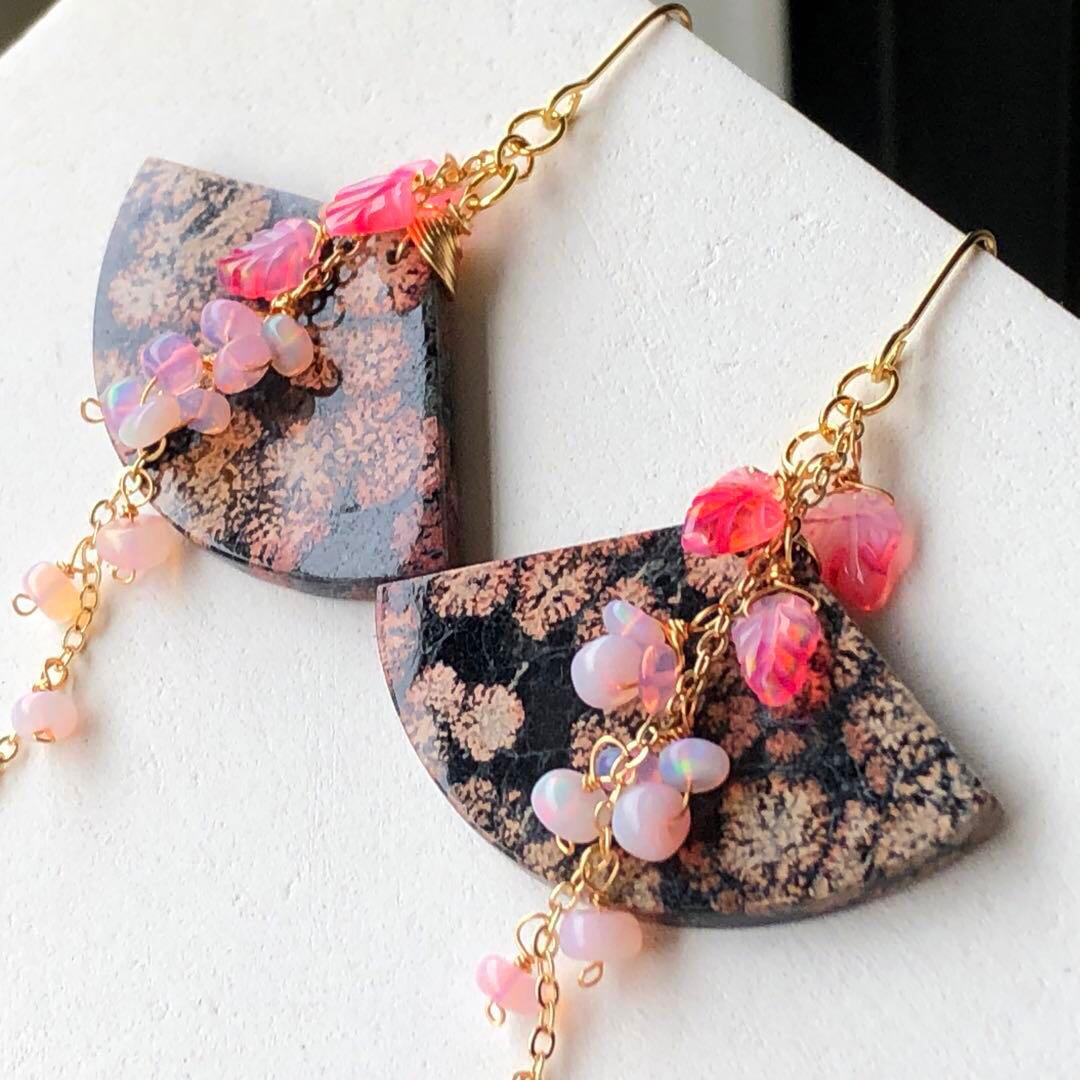 天然石♡レア♡桜舞散るレッドスノーフレークオブシディアンのピアス14kgf