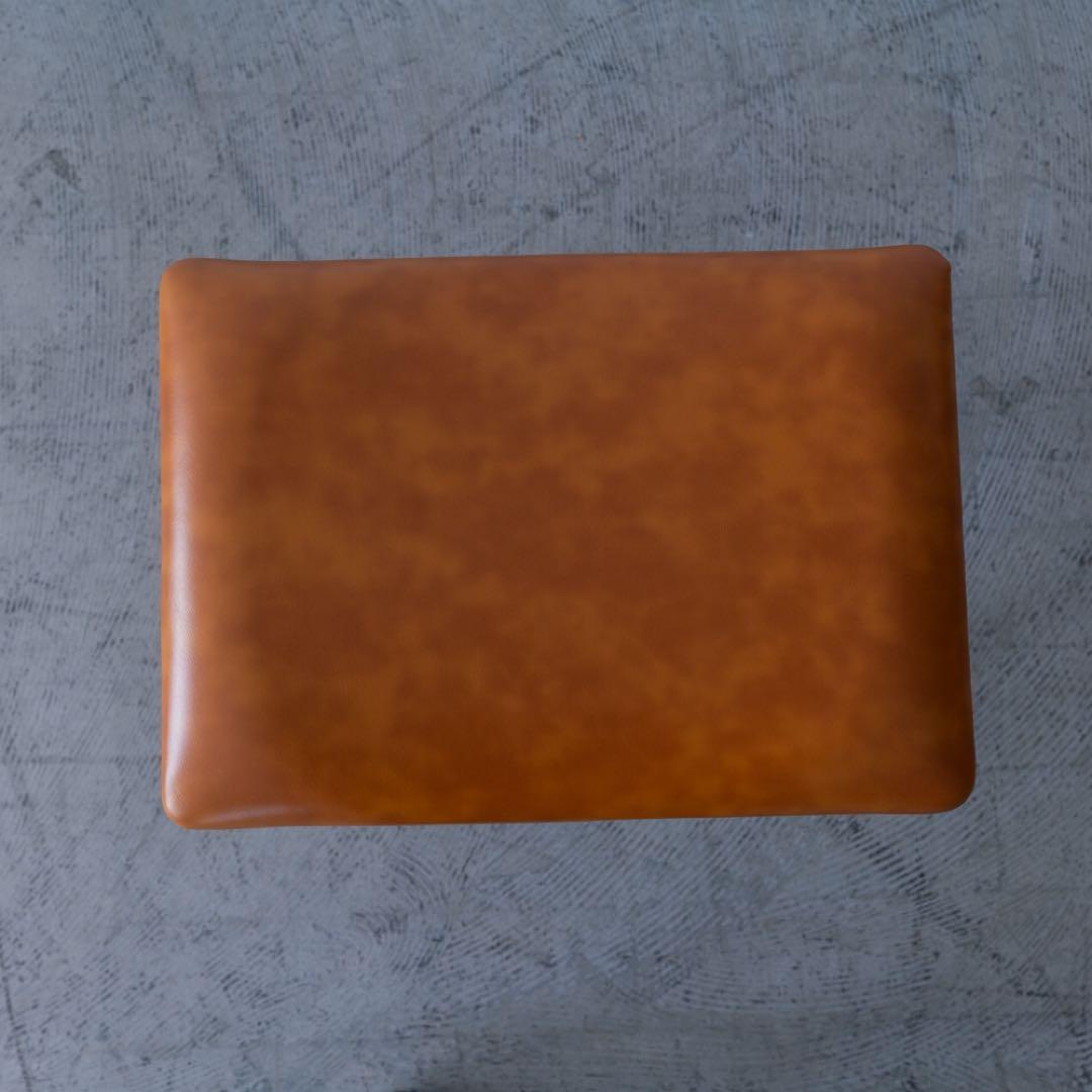 ブラウンレザー スツール 木製脚