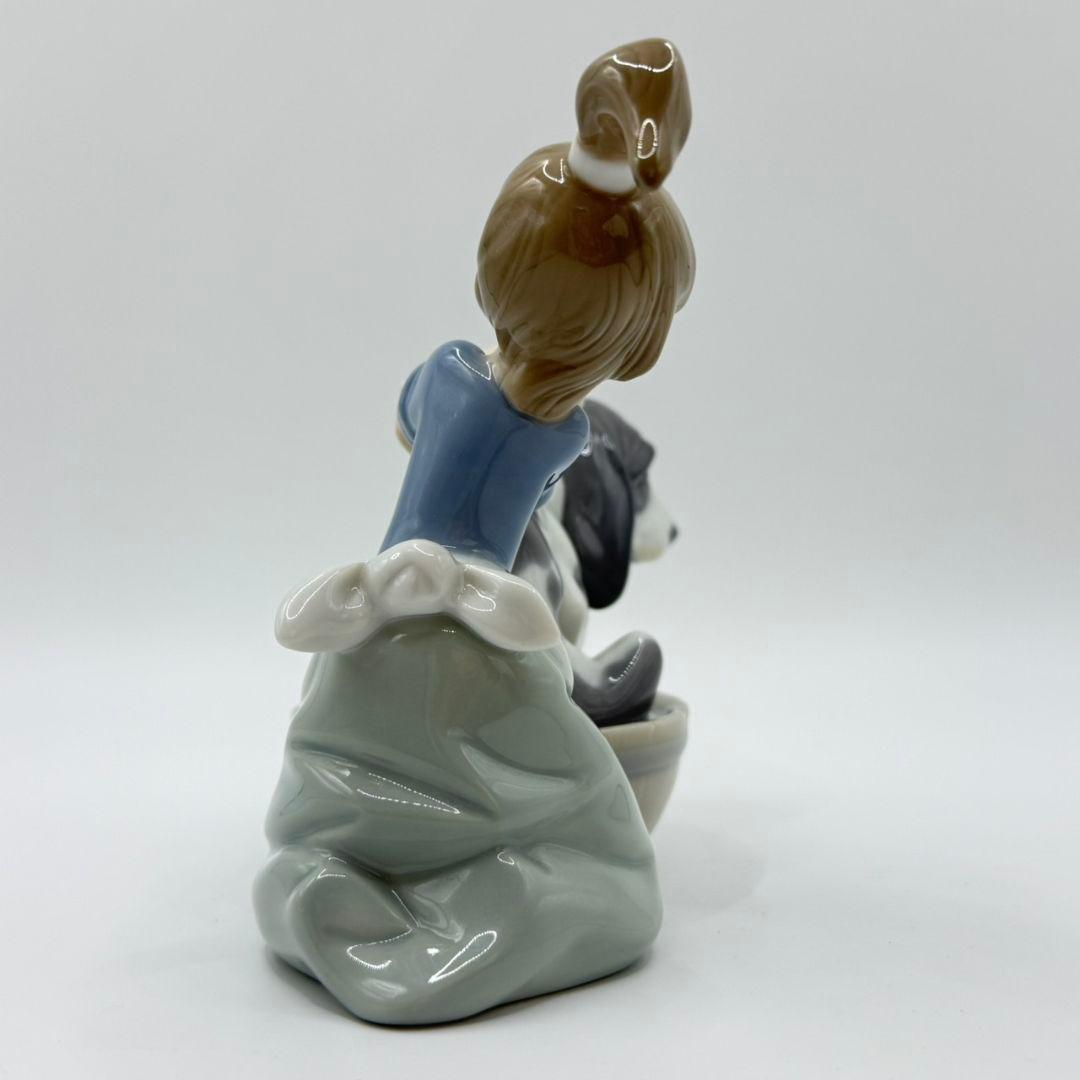 リヤドロ 陶器 フィギュリン きれいにしましょうね 少女と犬 置物