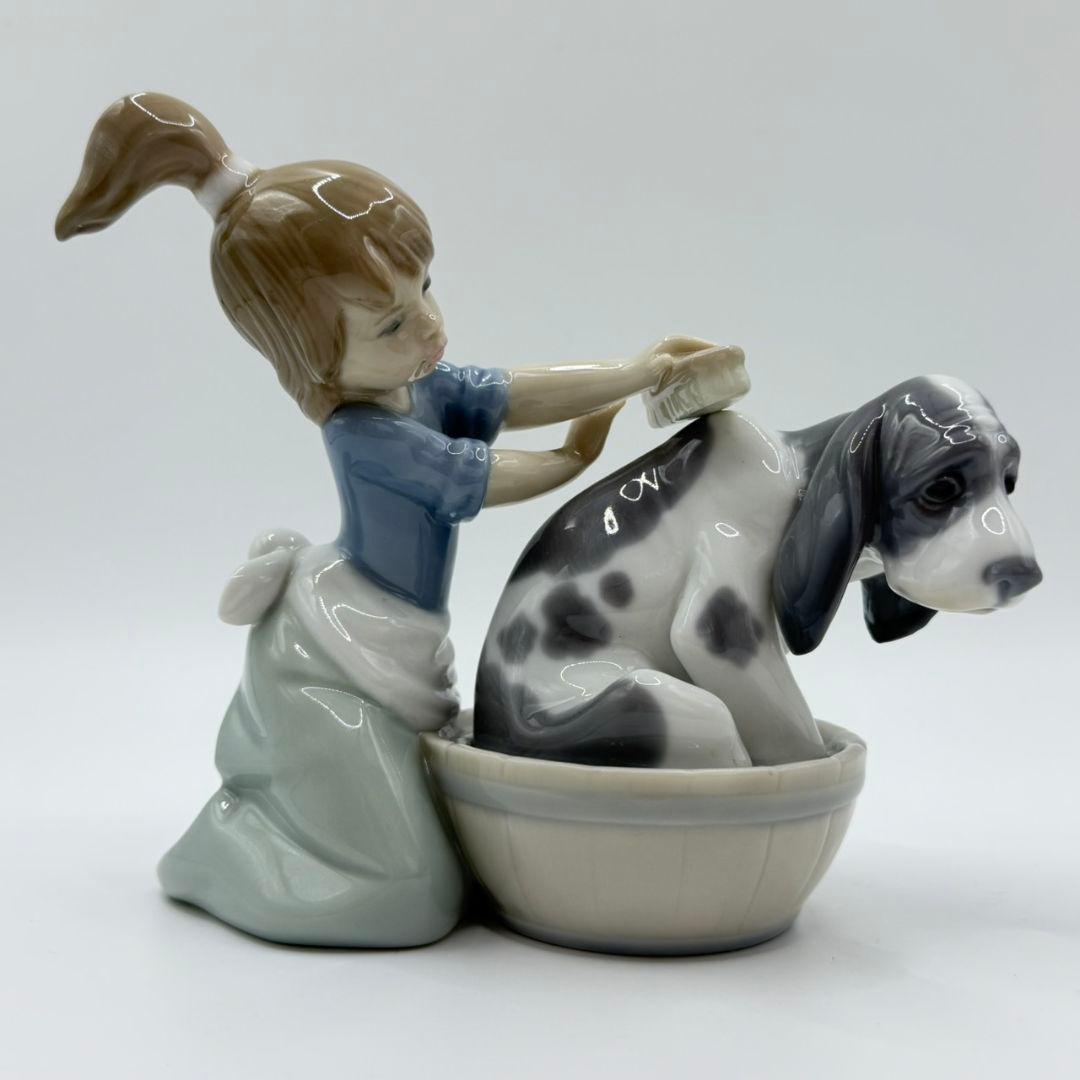 リヤドロ 陶器 フィギュリン きれいにしましょうね 少女と犬 置物