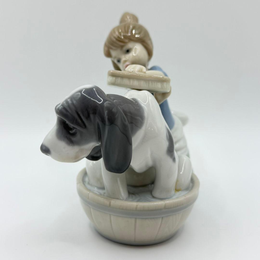 リヤドロ 陶器 フィギュリン きれいにしましょうね 少女と犬 置物