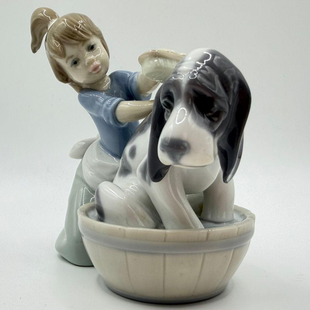 リヤドロ 陶器 フィギュリン きれいにしましょうね 少女と犬 置物