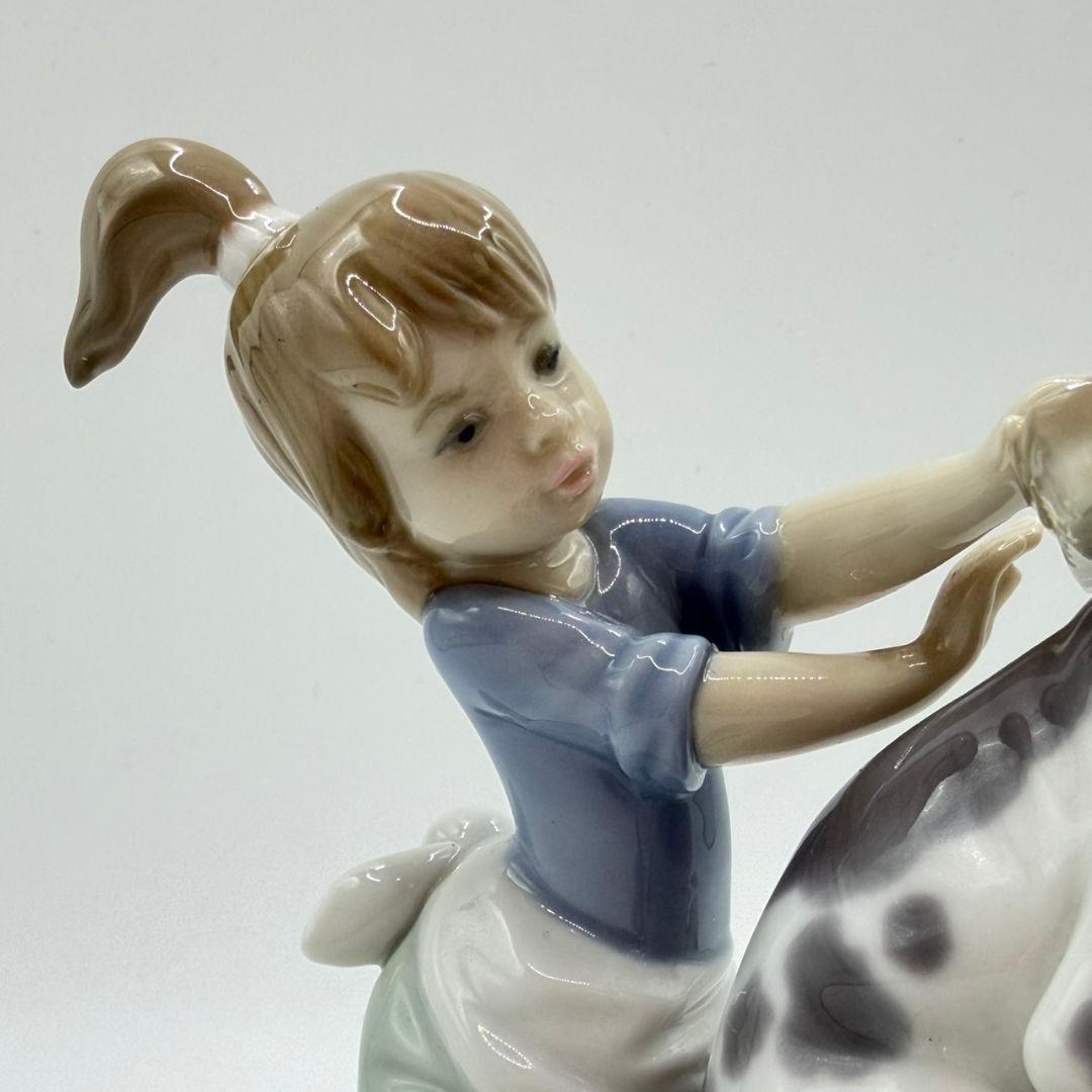 リヤドロ 陶器 フィギュリン きれいにしましょうね 少女と犬 置物