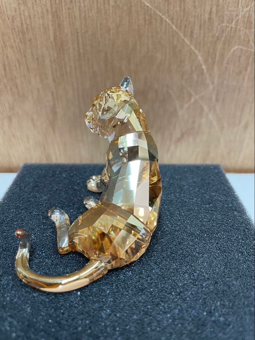 スワロフスキークリスタルガラス 虎の赤ちゃん フィギュア 1個