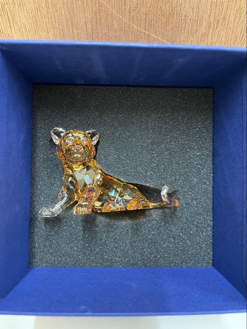 スワロフスキークリスタルガラス 虎の赤ちゃん フィギュア 1個