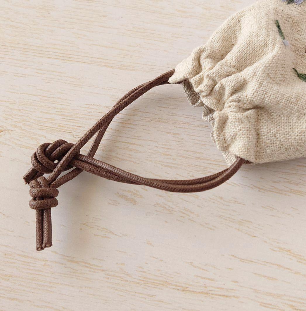 ちっちゃな巾着サシェ/詰替タイプ【羽根付き帽子のきつねさん】