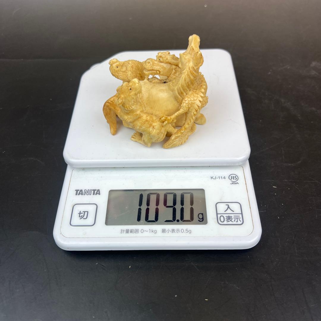 珍品　極上￼巨大根付　台付き　109g 送料込み