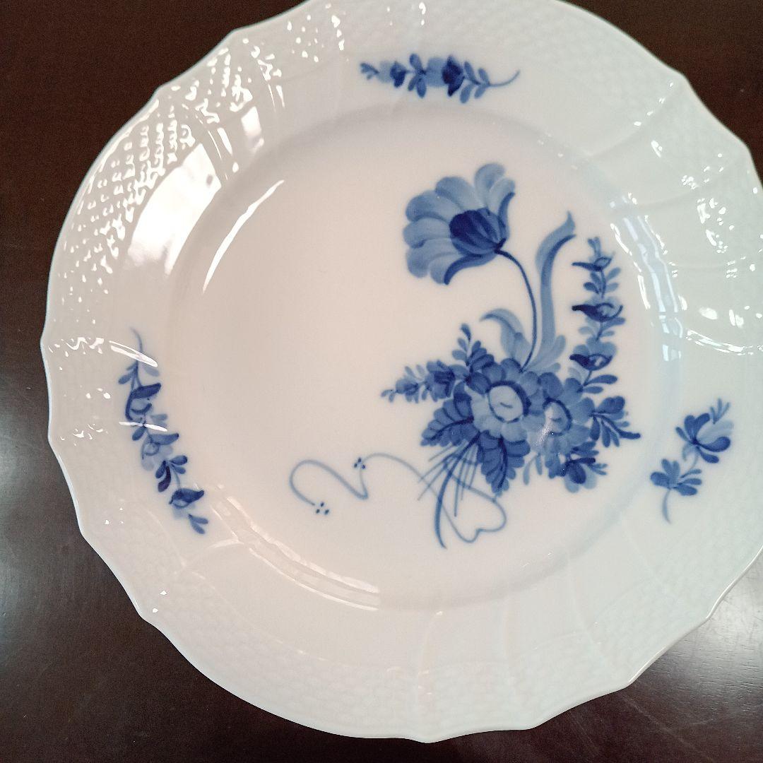 1970購入なのでレアで結構美品。ロイヤルコペンハーゲン 青い花柄皿 4枚セット