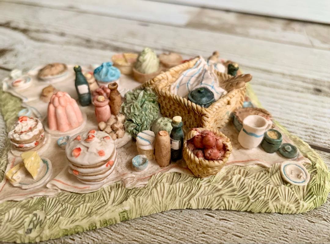 ピクニックブランケット ブランブリーヘッジ フィギュリン 置物 - メルカリ