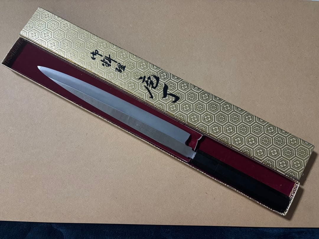 一刀斎虎徹　9寸（270mm）　柳刃包丁　鏡面仕上げ