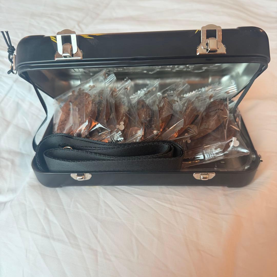 2/7,8二日限定！ディズニー 香港 奇華餅家 スーツケースクッキー2点