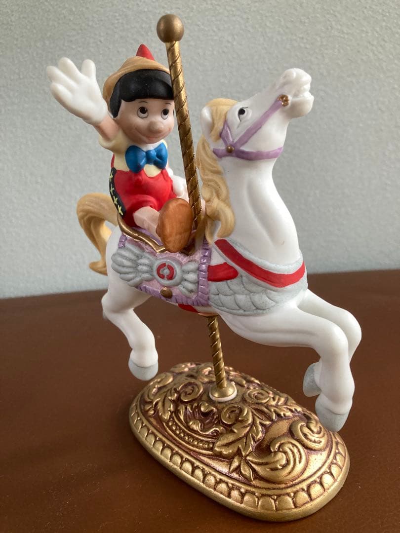 ピノキオ メリーゴーランド 置物