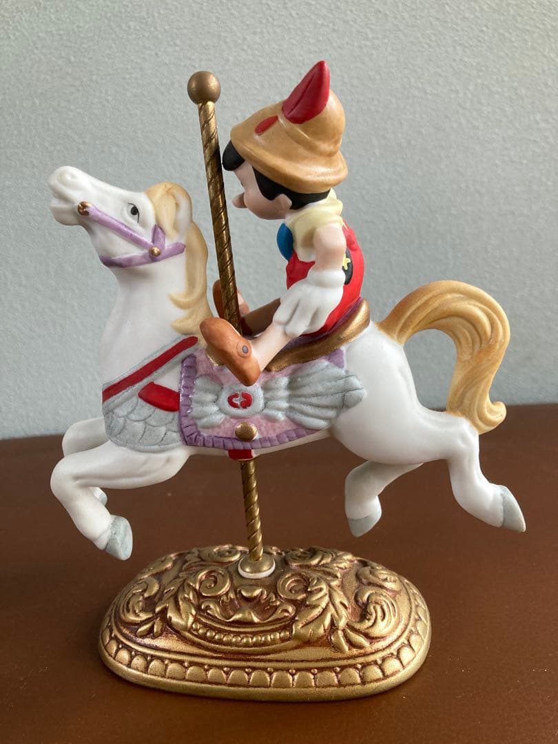ピノキオ メリーゴーランド 置物