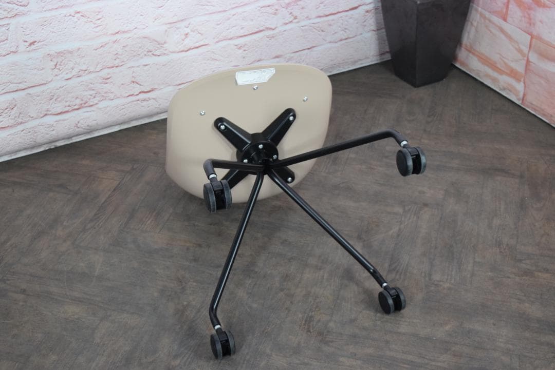 展示品 クラッシュゲート yuu/ユー エッグ デスクチェア ベージュ e