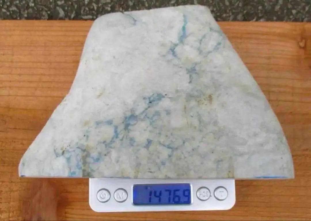 糸魚川翡翠　青翡翠 1477ｇ