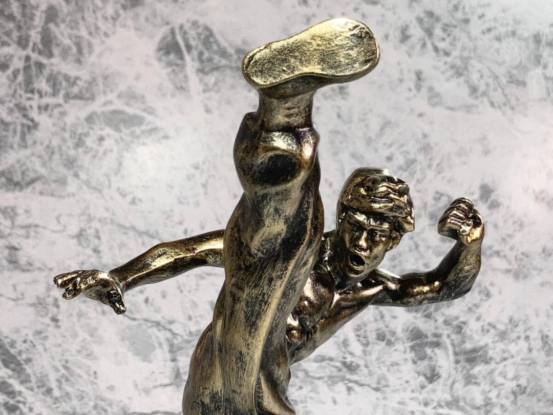 ブルース・リー 銅像風 フィギュア ブロンズ」jo-db - メルカリ