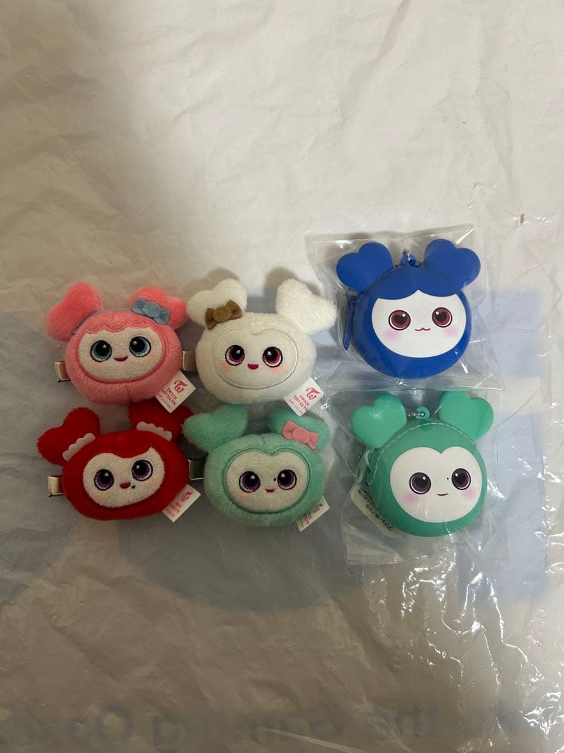 TWICE LOVELYS ぬいぐるみヘアピン シリコンミニウォレット セット