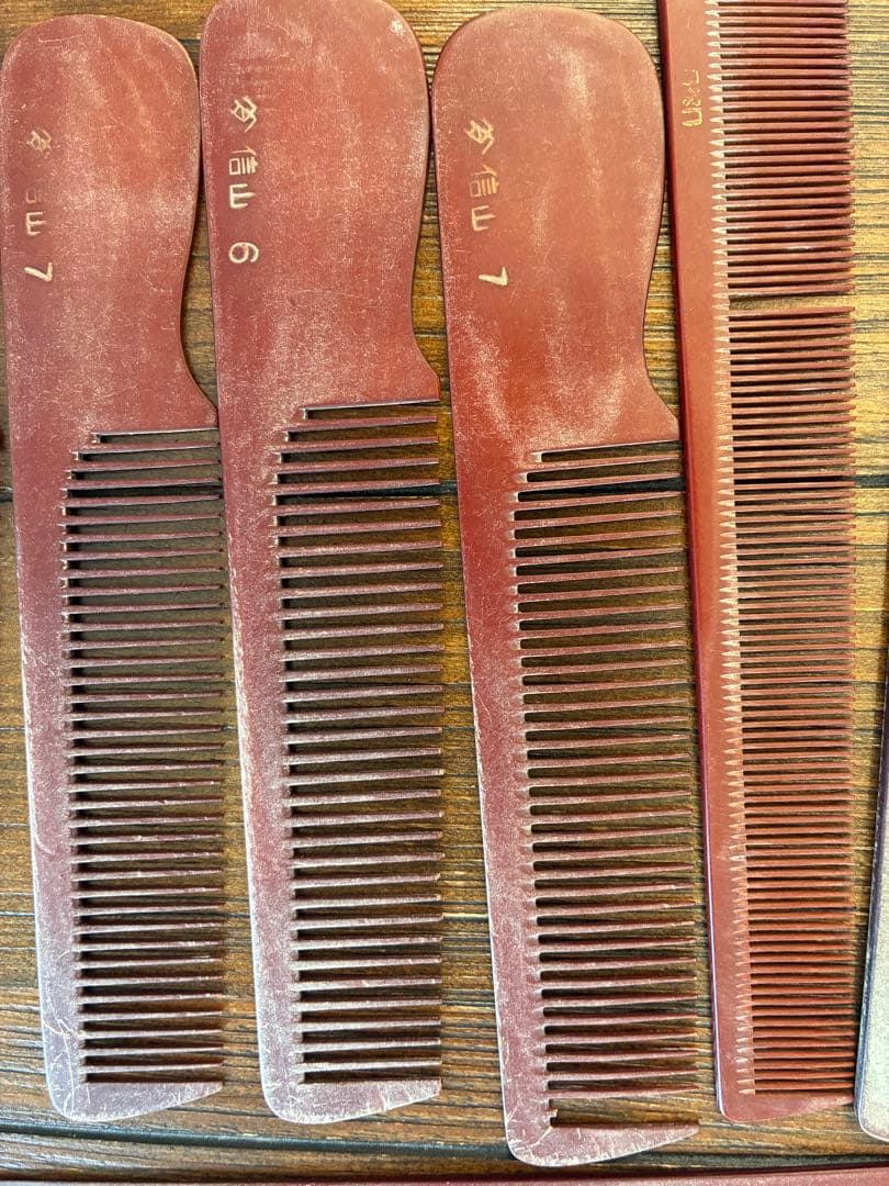 ★ジャンク★プロ用理容櫛11本(信山コーム、大洋コーム.その他)