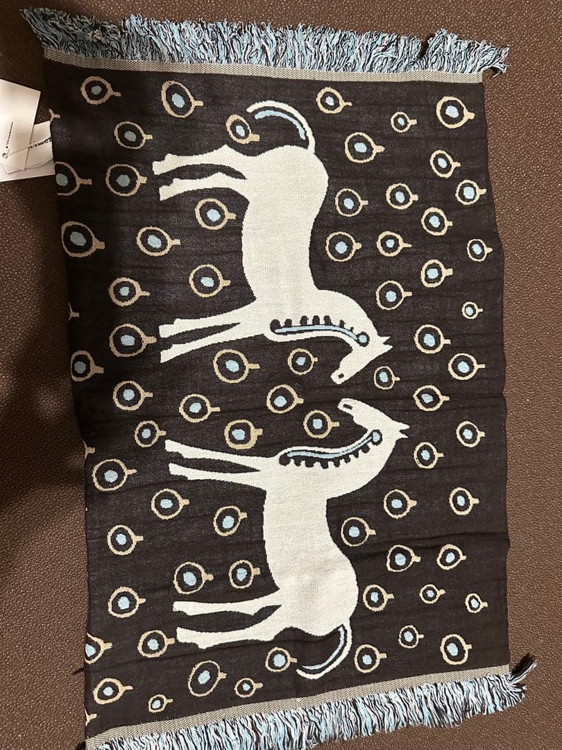 マリメッコ　ムスタタンマ　クッションカバー 新品タグつき