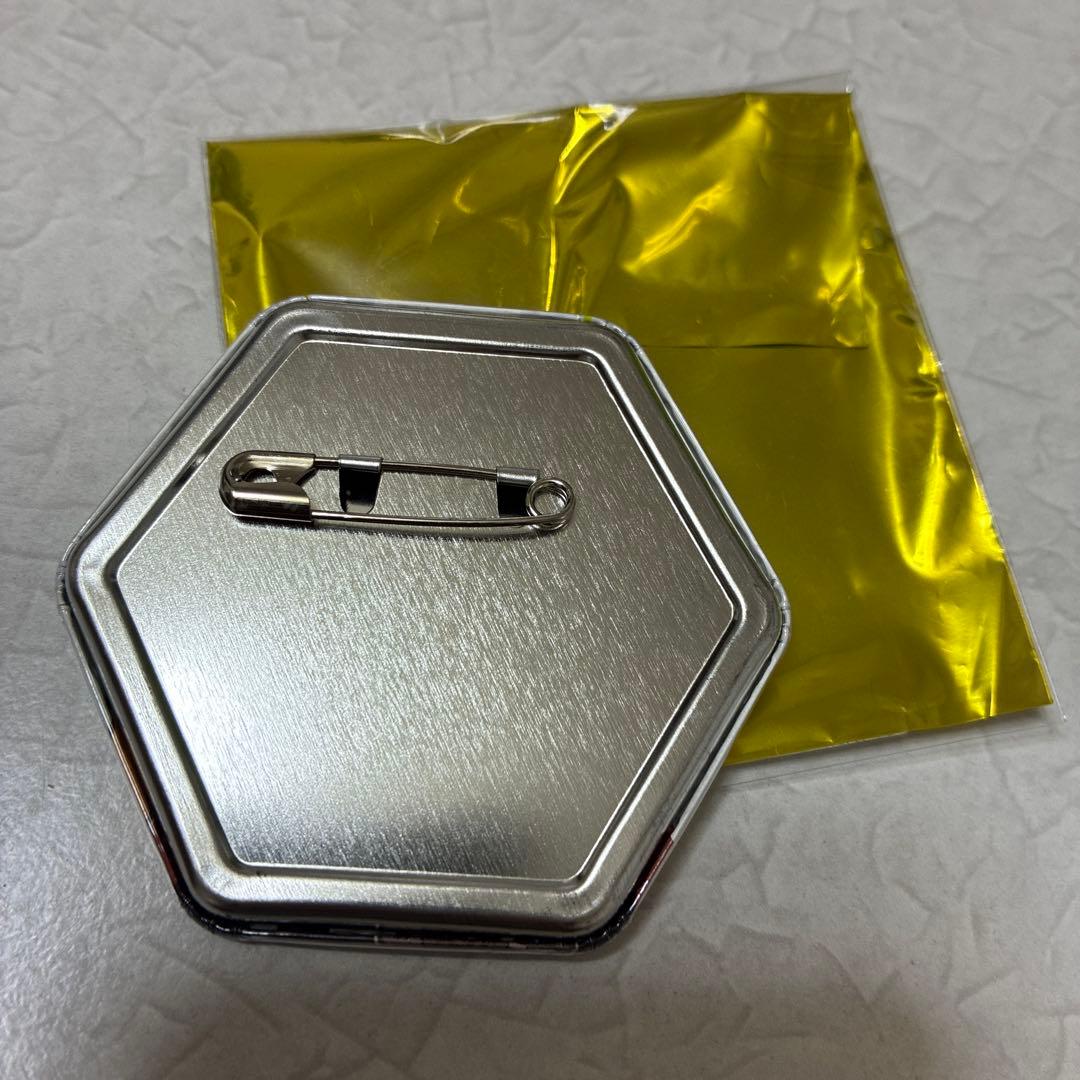 AMNESIA シン 六角形缶バッジ アムネシア - メルカリ