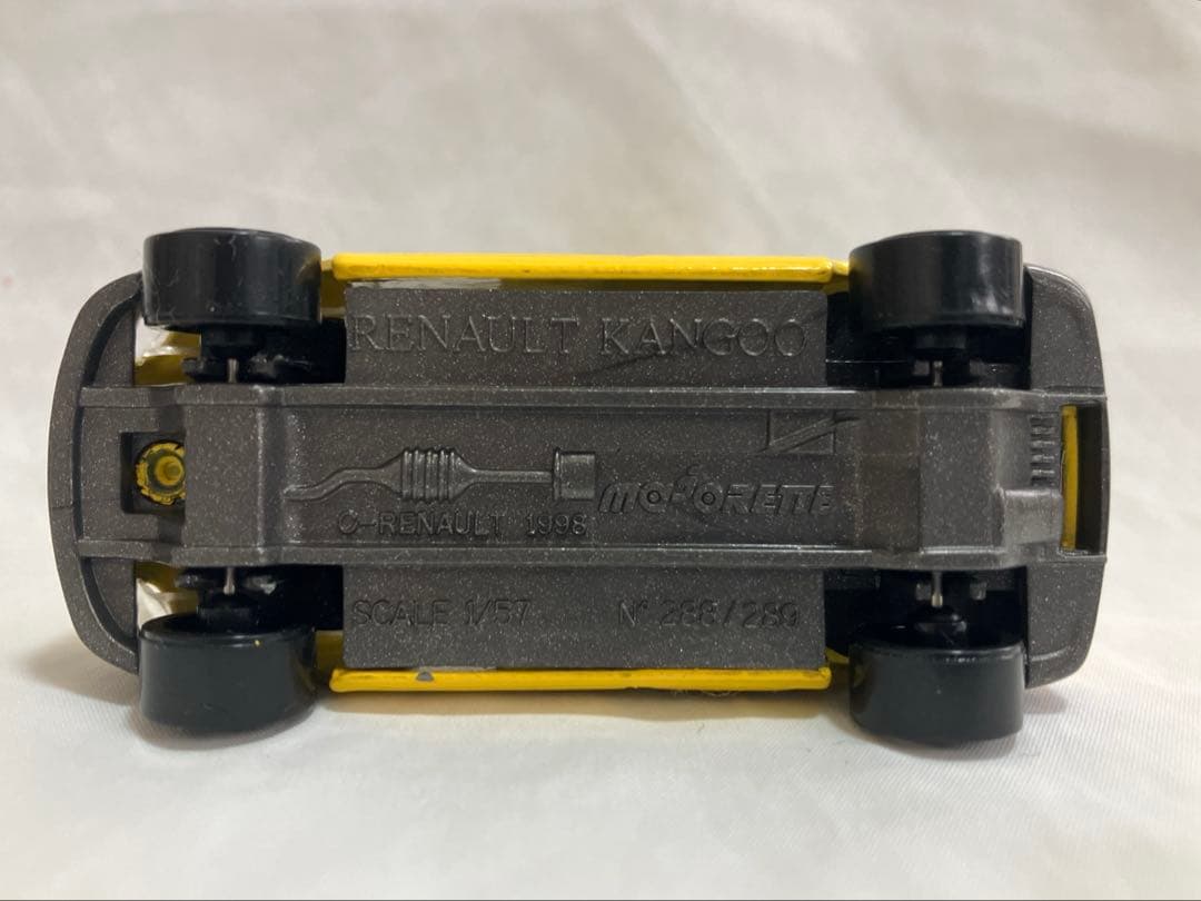 レア】ルノー カングー LA POSTE ミニカー フランス郵便局 - メルカリ