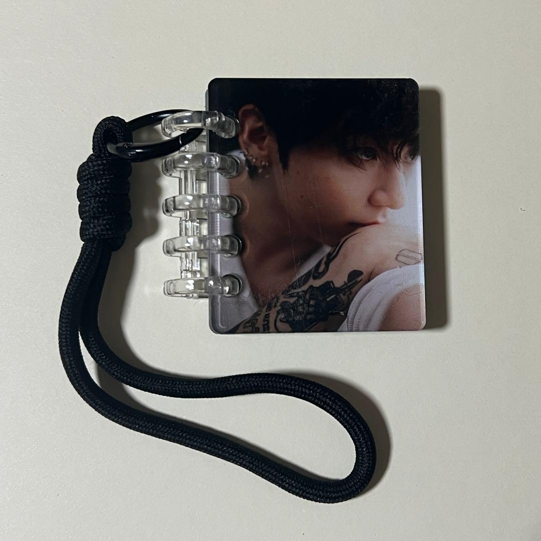 BTS jungkook グク アクリルフォト アルバムキーホルダー - メルカリ