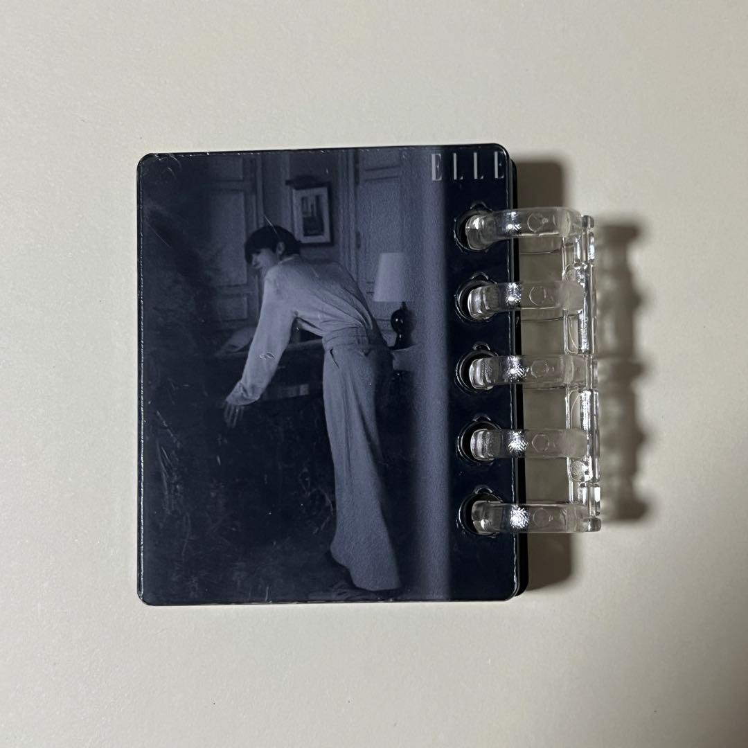 BTS jungkook グク アクリルフォト アルバムキーホルダー - メルカリ