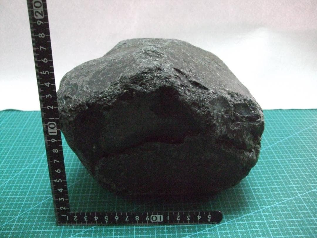 【特大・希少・入手困難】 黒曜石 / 十勝石 北海道産 原石 10.47kg