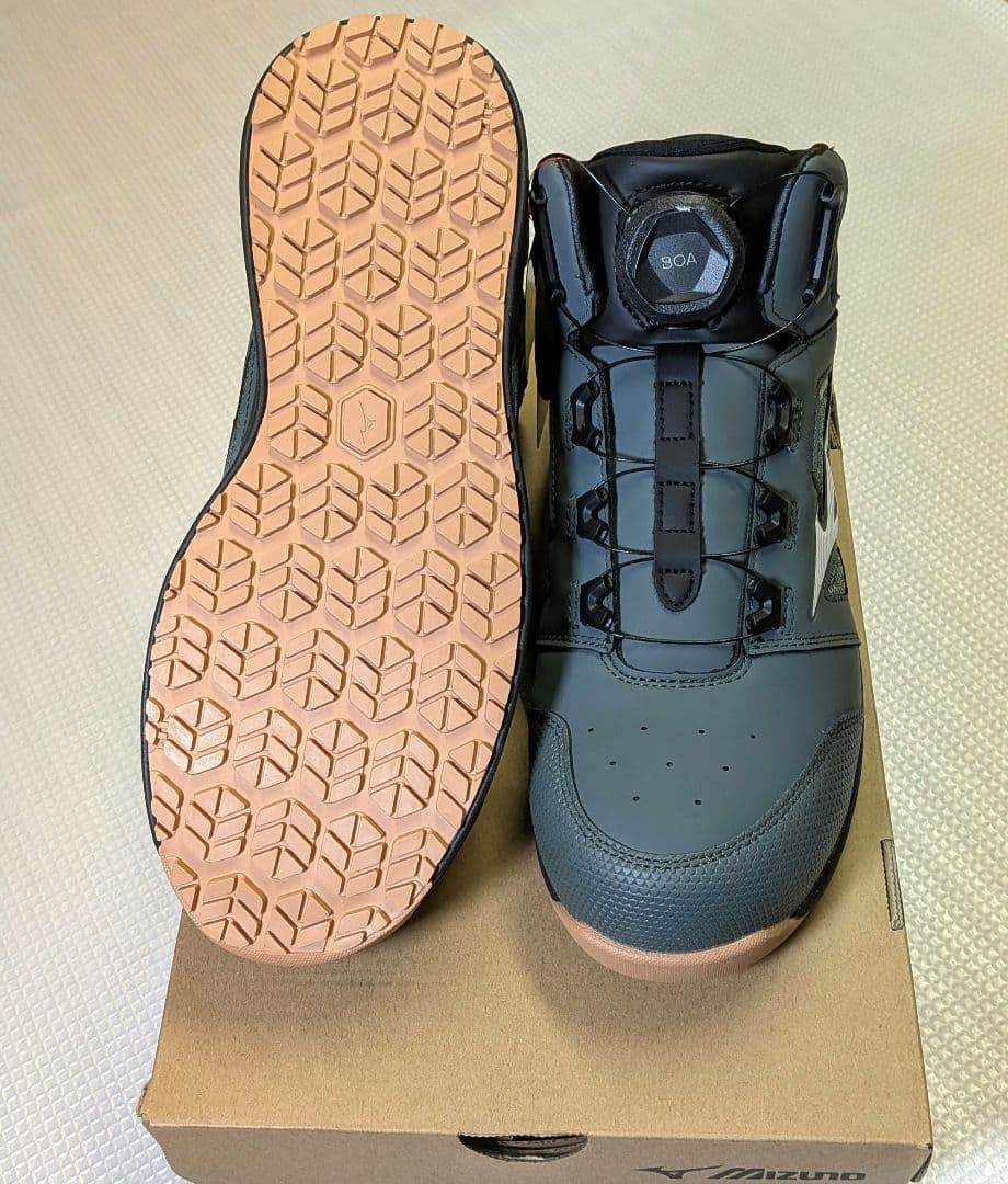 新品 未使用 ミズノオールマイティLSII73M BOA カーキ 25.5cm