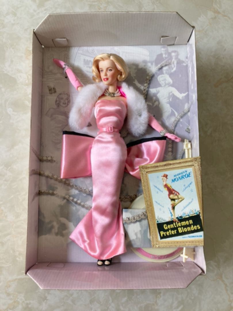 バービー マリリン カスタマイズドフェイスペイント&紳士は金髪がお好きのドレス