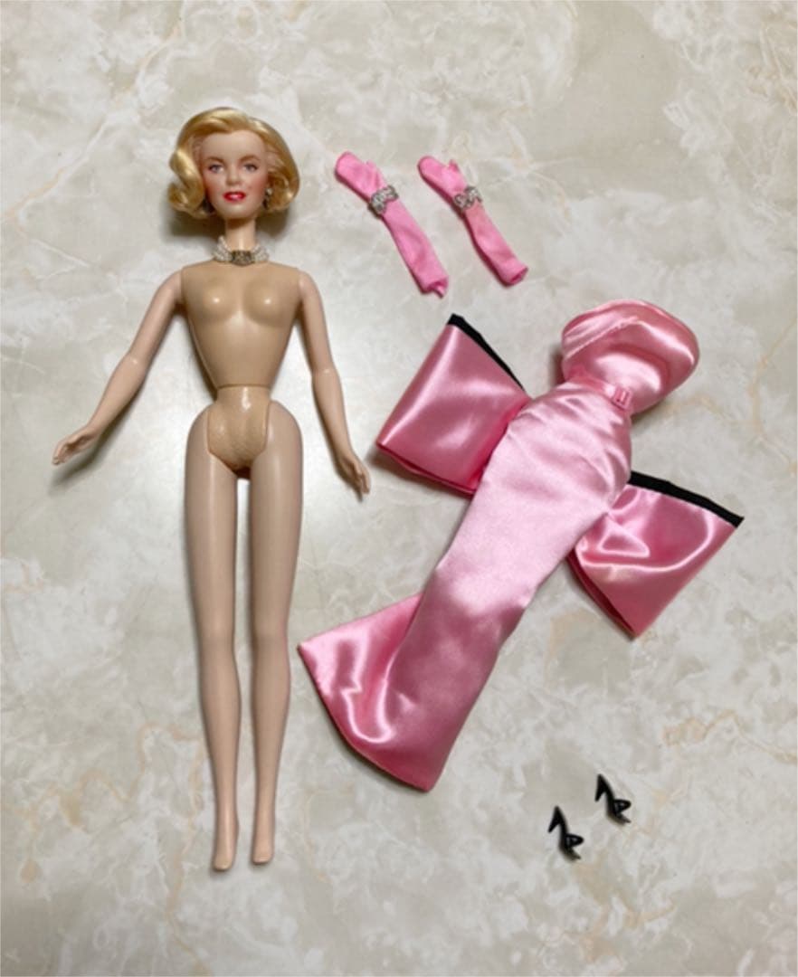 バービー マリリン カスタマイズドフェイスペイント&紳士は金髪がお好きのドレス