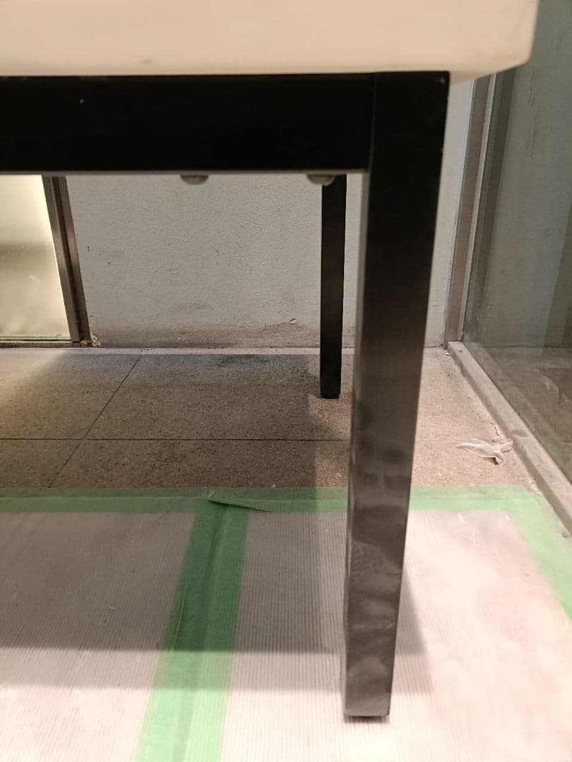 2台在庫　ホワイト大理石風ダサイドテーブルリローテーブル　高さ43.5cm