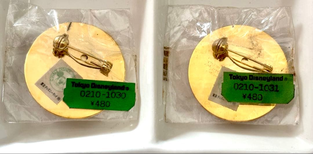 未使用】東京ディズニーランド 開園年購入ミッキー ミニー バッジ 2個