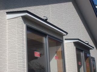 ユニエースひさしA型先付ガルバ鋼板