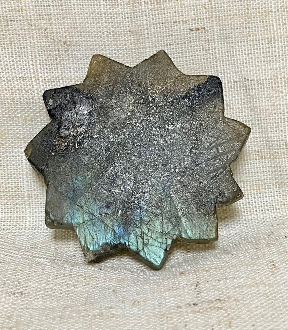 太陽の置物　天然石ラブラドライト